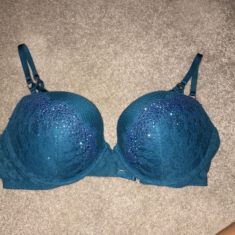 NWOT blue vs bra w/ rhinestones